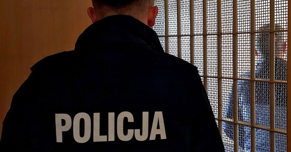 zdjęcie: Szybka kontrola w Regnowie ujawniła poszukiwanego pasażera / fot. KPP w Rawie Mazowieckiej