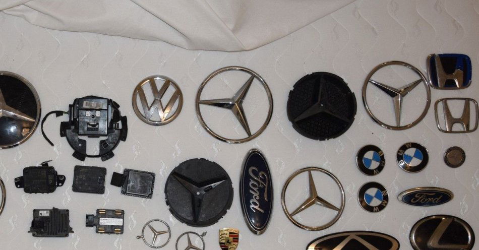 zdjęcie: Mężczyzna zatrzymany za kradzieże emblematów i zniszczenia / fot. KMP w Świnoujściu