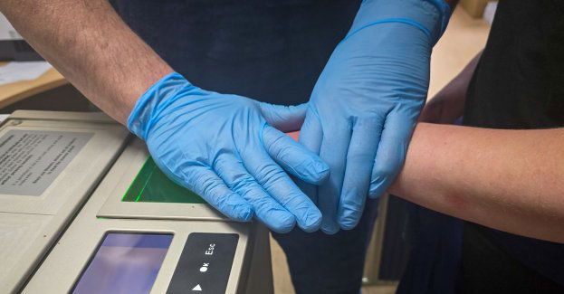 Zatrzymani, bo dobijali się do mieszkania