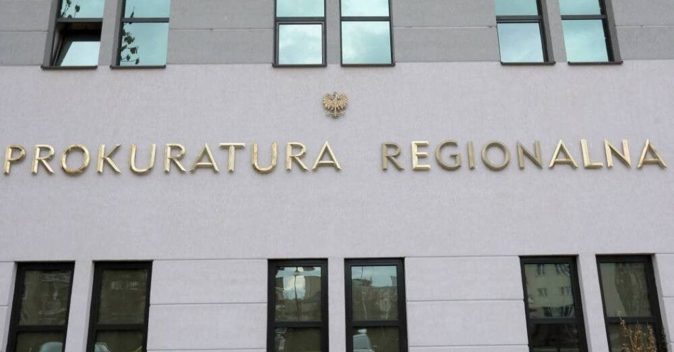 zdjęcie: Kolejny funkcjonariusz BOR z zarzutem fałszywych zeznań ws. wypadku premier Szydło / Białystok, 19.02.2020. Siedziba Prokuratury Regionalnej w Białymstoku, 19 bm. Na zlecenie miejscowej prokuratury  w dniu dzisiejszym został zatrzymany przez CBA były poseł i agent Centralnego Biura Antykorupcyjnego Tomasz K. Śledczy chcą mu uzupełnić zarzuty w śledztwie dotyczącym nieprawidłowości w działalności stowarzyszenia Helper.   (ar/dw) PAP/Artur Reszko