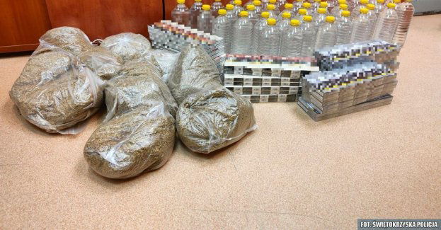 Kontrabanda w aucie 59-latka
