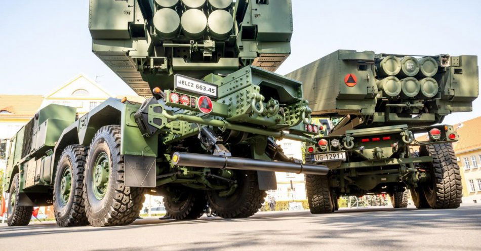 zdjęcie: Szef MON zatwierdził umowę na dostawę 486 wyrzutni HIMARS dla polskiej armii / fot. PAP