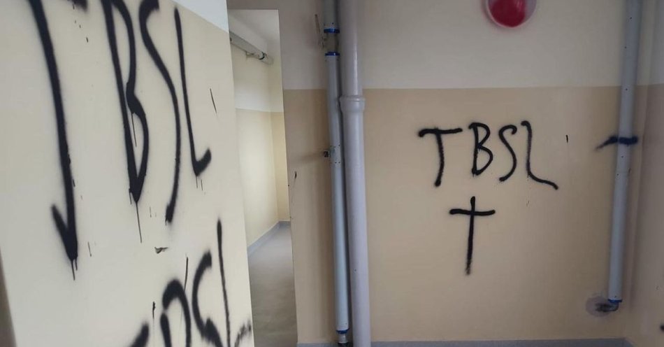 zdjęcie: Nie ma przyzwolenia na takie zachowanie! - policjanci kolejny raz ustalili dwóch 12-letnich amatorów graffiti / fot. KMP w Koszalinie