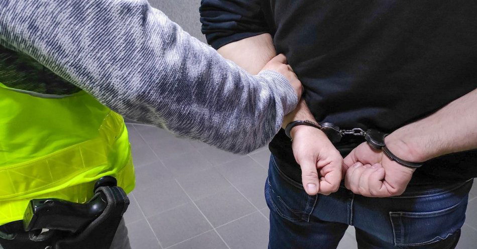 zdjęcie: Paser zatrzymany przez policjantów. 42-latek usłyszał zarzuty / fot. KPP Żagań