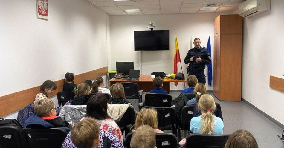 zdjęcie: Uczniowie SP 139 o zagrożeniach w sieci podczas wizyty w metrze / fot. KP Metra Warszawskiego Lekcja bezpieczeństwa w metrze