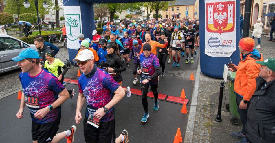 zdjęcie: Policjanci powiatu inowrocławskiego zabezpieczali Piastowski Festiwal Biegowy / fot. KPP Inowrocław