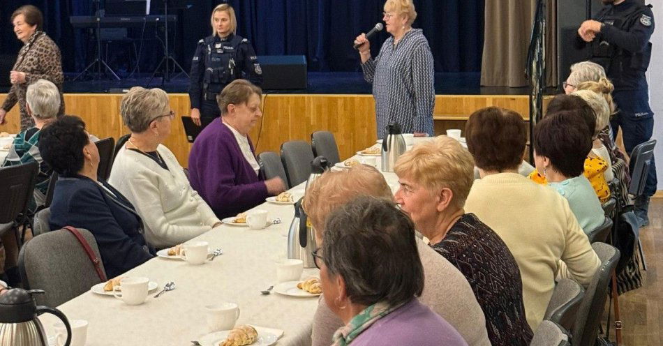 zdjęcie: Seniorzy bezpieczni Policja szkoli mieszkańców powiatu / fot. KPP Nowy Tomyśl