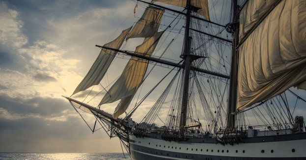 Dar Młodzieży wypłynął w dwumiesięczny w rejs