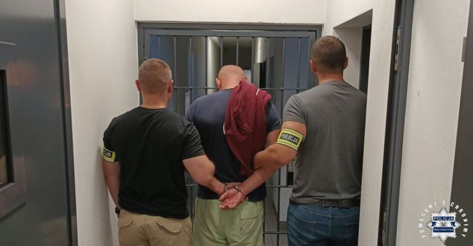 zdjęcie: Odjechał busem z nastolatką, został zatrzymany i usłyszał zarzut / fot. KMP Kielce