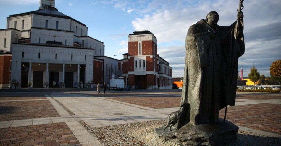 zdjęcie: W ramach XXV Dnia Papieskiego w całym kraju koncerty, pielgrzymki i procesje / Kraków, 13.10.2024. Sanktuarium świętego Jana Pawła II Wielkiego w Krakowie Łagiewnikach, 13 bm. Trwają  obchody XXIV Dnia Papieskiego. (jm) PAP/Łukasz Gągulski