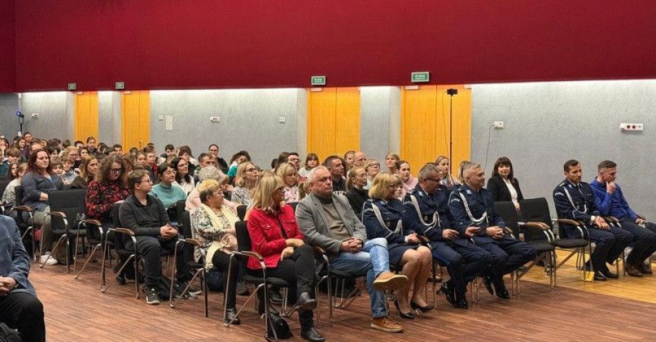 zdjęcie: Wrocławskie dzieci wystawiły poruszający spektakl Włącz dobro / fot. KMP w Wrocławiu