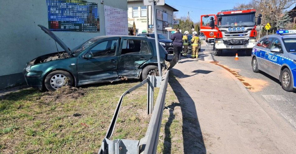 zdjęcie: W Markowej zderzyły się trzy auta jedna osoba ranna / fot. KPP w Łańcucie Foto: KPP Łańcut
