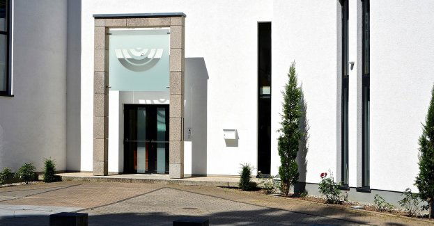 Zdewastowano fasadę Synagogi Pod Białym Bocianem