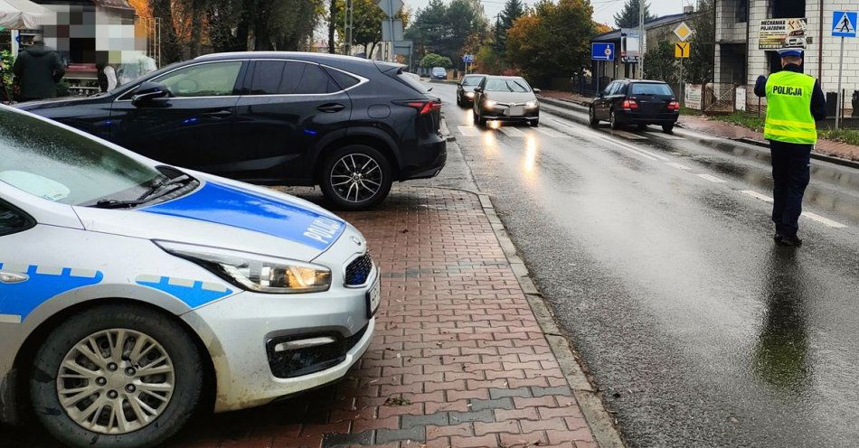 zdjęcie: Zmiany organizacji ruchu przy nekropoliach / fot. KPP w Radomsku