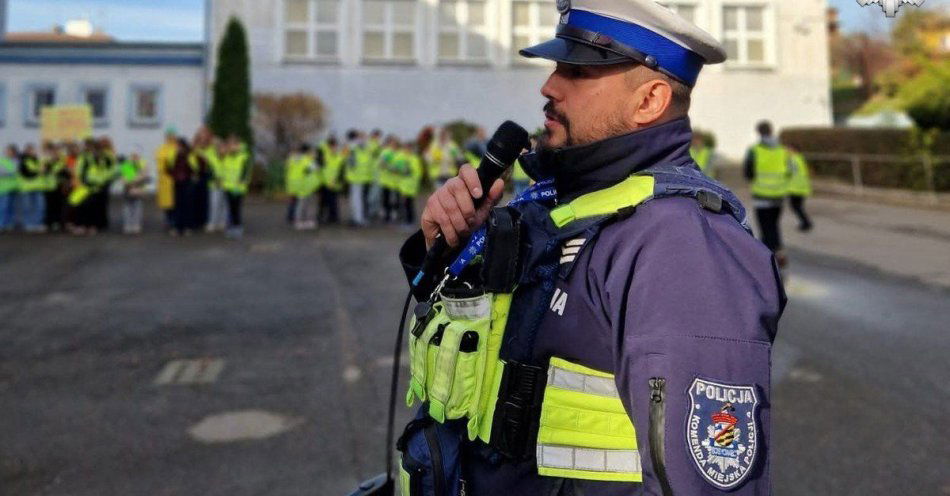 zdjęcie: Marsz Bezpieczeństwa w Sosnowcu promował noszenie odblasków / fot. KMP w Sosnowcu