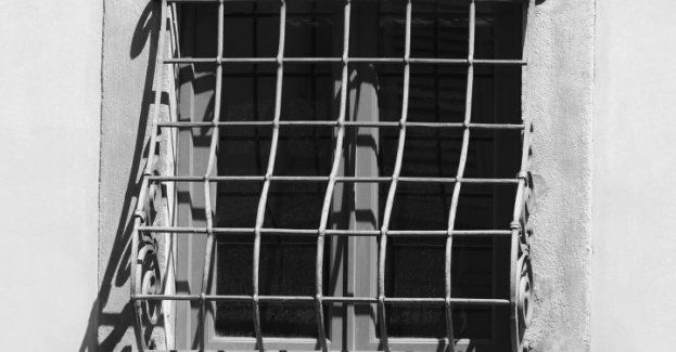 Myślał, że jak nie otworzy drzwi, to uniknie odsiadki. Mylił się