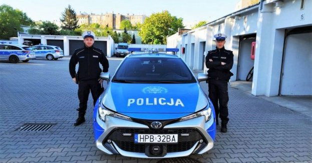 Policjanci pilotowali samochód z kobietą, która wymagała pilnej pomocy medycznej