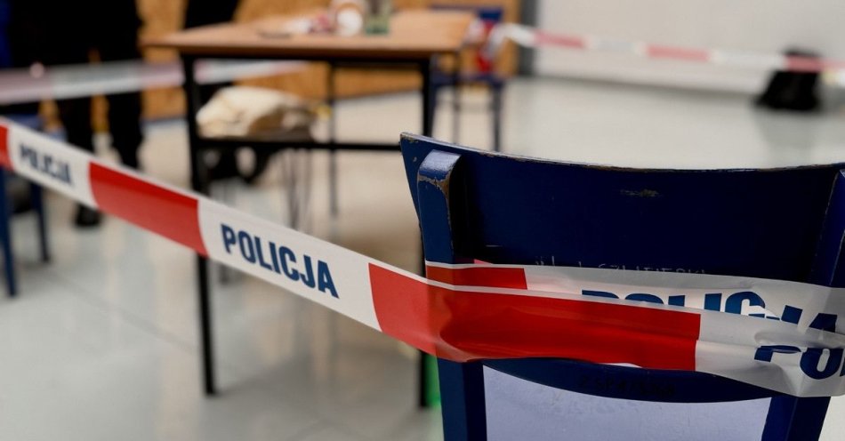 zdjęcie: Uczniowie klas mundurowych rozwiązali kryminalne zagadki w Radomsku / fot. KPP w Radomsku