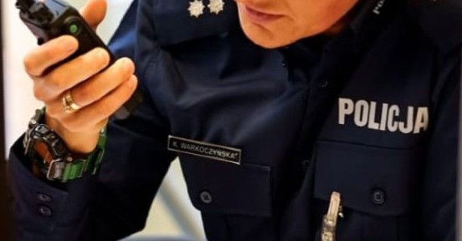 zdjęcie: Policjantka z Gdyni pomogła poszkodowanemu na ulicy / fot. KMP w Gdyni
