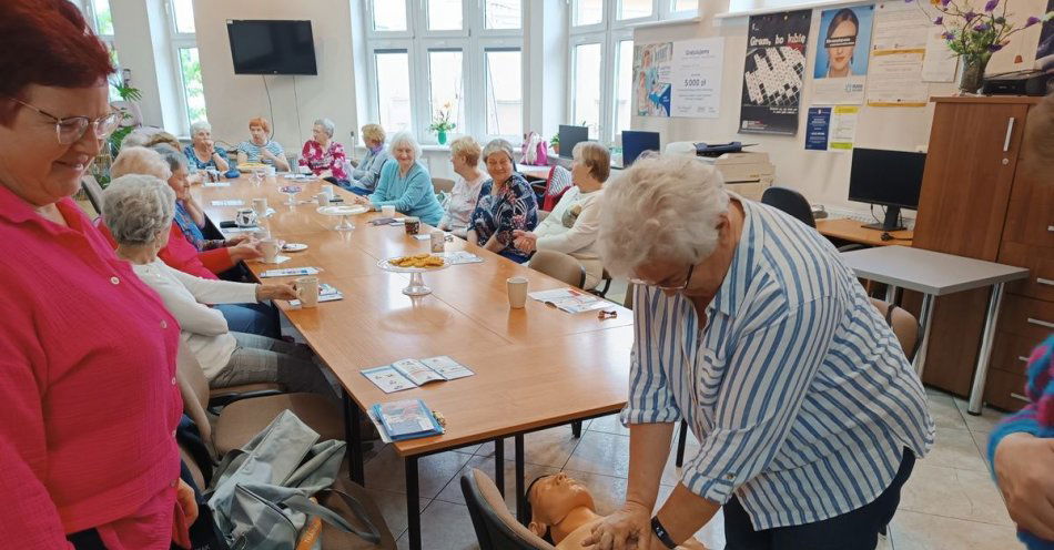 zdjęcie: Spotkanie z grupą seniorek „Dziarskie babki” / fot. KPP Kościan
