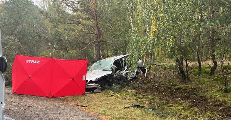 zdjęcie: Policjanci wyjaśniają okoliczności śmiertelnego wypadku / fot. KWP w Bydgoszczy