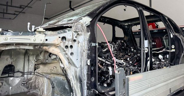 Policjanci odzyskali skradziony pojazd. 44-latek usłyszał zarzut paserstwa