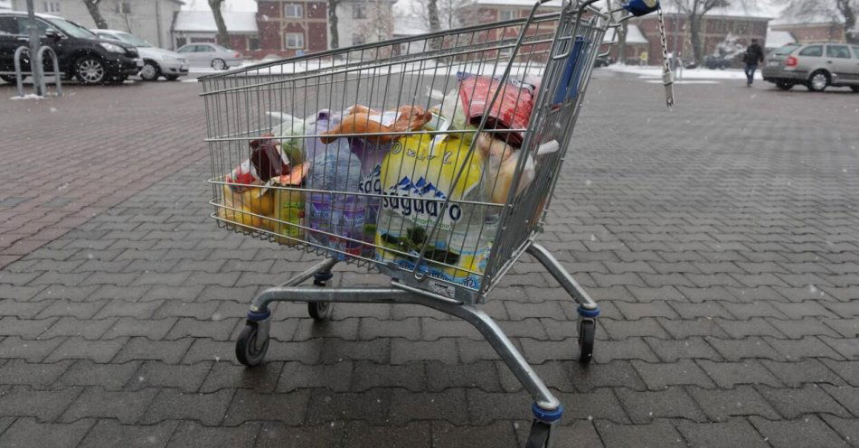 zdjęcie: Cena koszyka produktów spożywczych w sieciach handlowych spadła o 6,5 proc. / fot. PAP