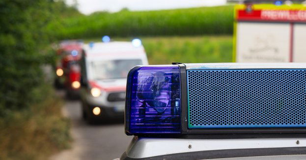 Zaatakował toporkiem policjantów. 31-latek wcześniej rozbił samochody