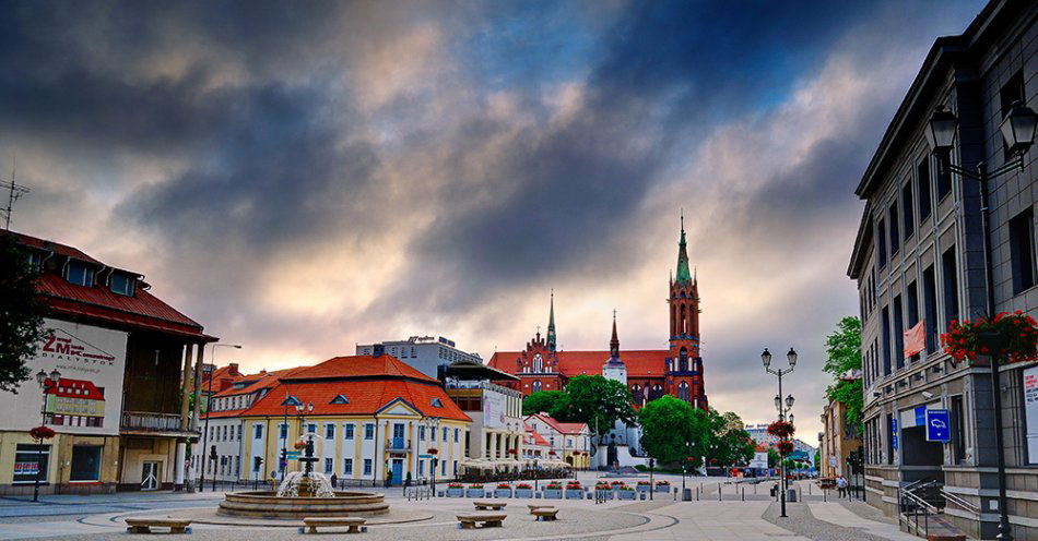 zdjęcie: Aktualizacja w departamencie geodezji / fot. https://commons.wikimedia.org/wiki/Category:Bia%C5%82ystok#/media/File:Rynek_Ko%C5%9Bciuszki,_Bia%C5%82ystok_(2).jpg