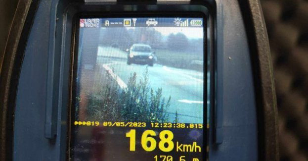 Przekroczył prędkość o ponad 100 km/h – został ukarany mandatem karnym oraz 15 punktami karnymi