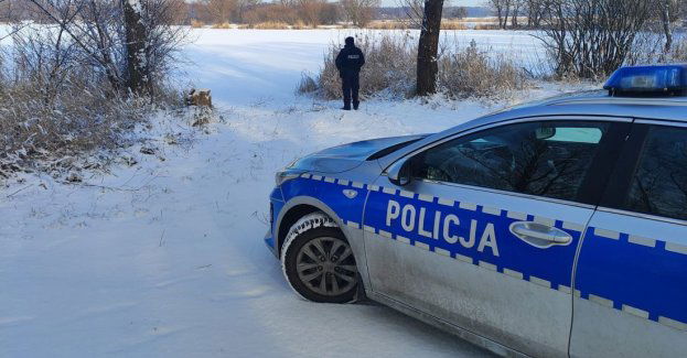 Służby zimą również kontrolują akweny