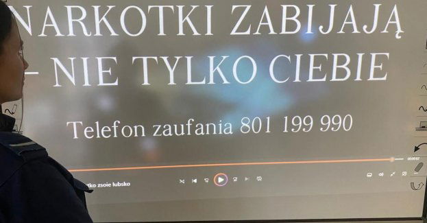 Policjanci spotykają się z młodymi. Cel - „Bezpieczna Młodość”