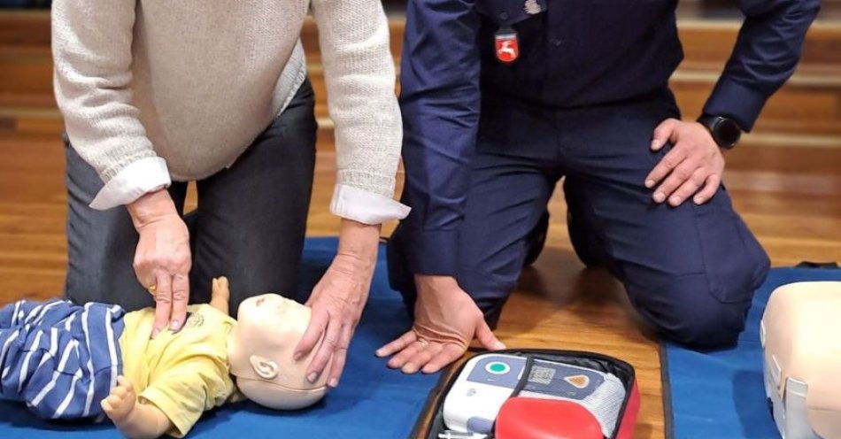 zdjęcie: Seniorzy z Puław szkoleni z pierwszej pomocy / fot. KPP Puławy