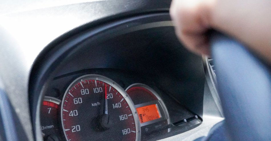 zdjęcie: Prezydentowi miasta zatrzymano prawo jazdy; przekroczył prędkość o 52 km/h / v51430787