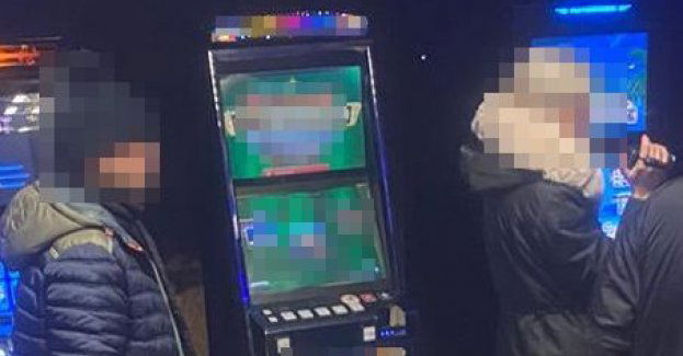 Policjanci zabezpieczyli nielegalne automaty do gier
