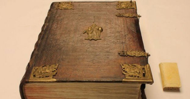 Najmniejszy i największy starodruk w zbiorach Wojewódzkiej Biblioteki Publicznej im. Marszałka J. Piłsudskiego w Łodzi
