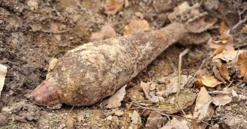 zdjęcie: Granaty z II wojny odkryte przy domach w powiecie / fot. KPP w Strzyżowie fot. KPP Strzyżów