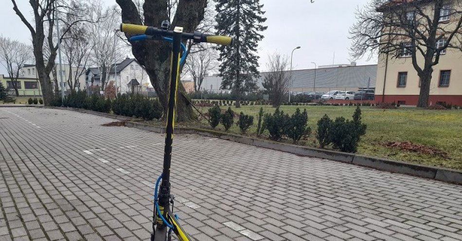 zdjęcie: Korzystasz z elektrycznej hulajnogi? Wiesz jak się nią poruszać zgodnie z przepisami? / fot. KPP w Lęborku