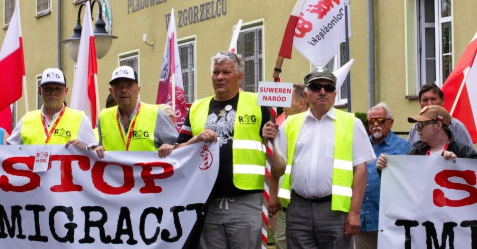 zdjęcie: Konfederacja szacuje, że kilkaset tysięcy uczestników weźmie udział w sobotnich pikietach „Stop imigracji!” / fot. PAP