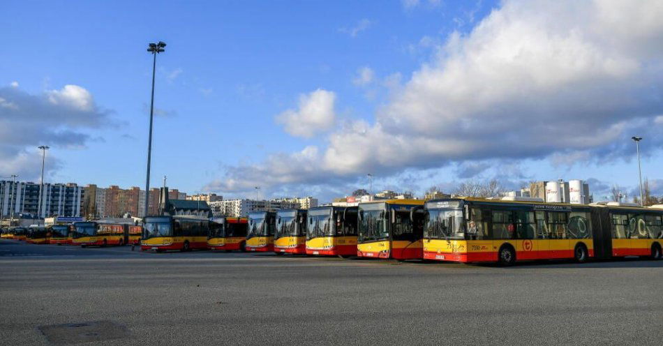 zdjęcie: Miejski przewoźnik podpisał umowę na zakup 50 kolejnych autobusów elektrycznych / fot. PAP