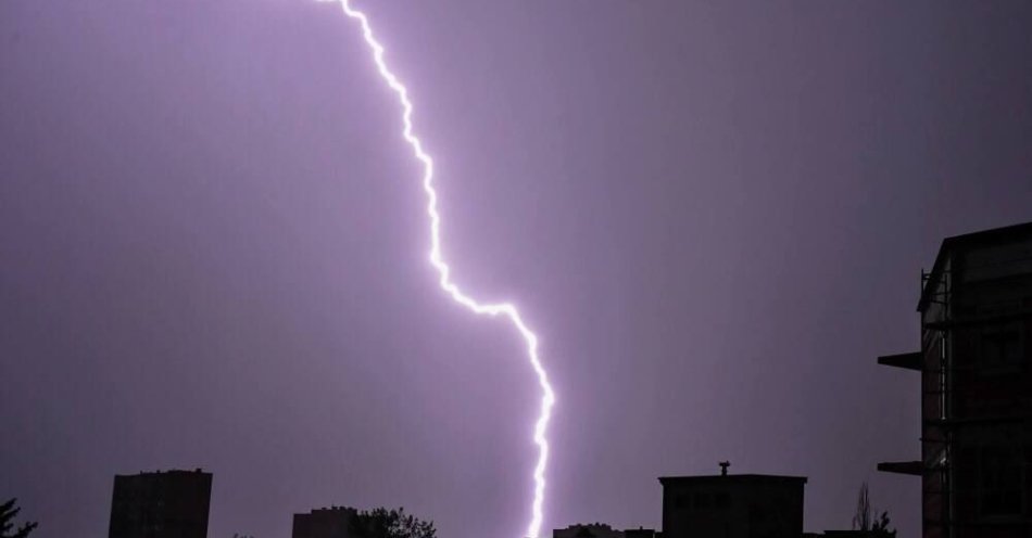 zdjęcie: IMGW ostrzega przed burzami na południu i w centrum kraju; alert RCB / fot. PAP