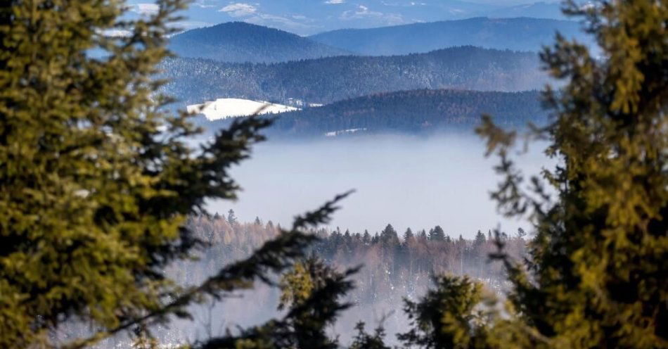 zdjęcie: Trudne warunki na szlakach turystycznych; temperatury ujemne / fot. PAP