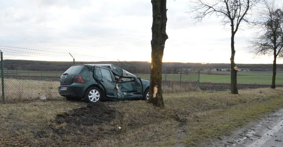 zdjęcie: Wypadek w Sielcu. 16 letni pasażer trafił do szpitala / fot. KMP Chełm