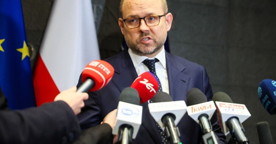 zdjęcie: Przydacz: prezydent zaprosił szefa MSZ na spotkanie na 26 stycznia / Warszawa, 12.01.2026. Szef Biura Polityki Międzynarodowej KPRP Marcin Przydacz podczas briefingu prasowego na warszawskim lotnisku Okęcie, 12 bm. Prezydent RP Karol Nawrocki udaje się z dwudniową wizytą do Zjednoczonego Królestwa Wielkiej Brytanii i Irlandii Północnej. (aldg) PAP/Leszek Szymański