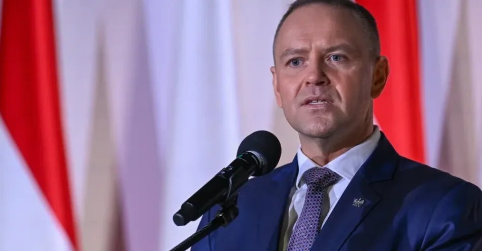 zdjęcie: Sondaż dla Wirtualnej Polski: 56 proc. badanych pozytywnie ocenia prezydenturę Nawrockiego / Przemyśl, 23.03.2026. Wizyta prezydenta Węgier w Polsce w ramach obchodów Dnia Przyjaźni Polsko-Węgierskiej. Prezydent RP Karol Nawrock podczas wspólnej konferencji prasowej z prezydentem Węgier Tamasem Sulyokiem, 23 bm. w Muzeum Narodowym Ziemi Przemyskiej. (aldg) PAP/Darek Delmanowicz