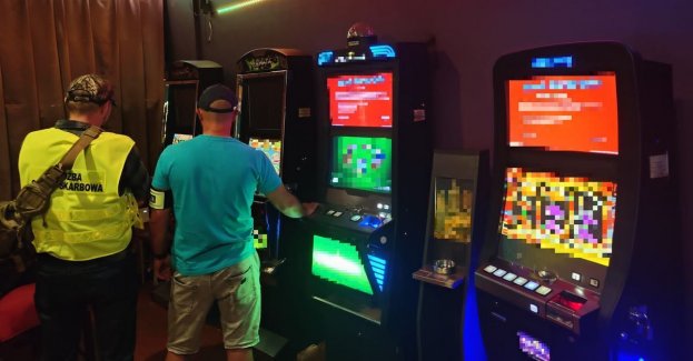 Kolejne nielegalne automaty w rękach funkcjonariuszy