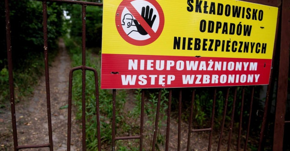 zdjęcie: 296 osób z zarzutami nielegalnego postępowania z odpadami; w tym roku blisko 100 oskarżonych / fot. PAP