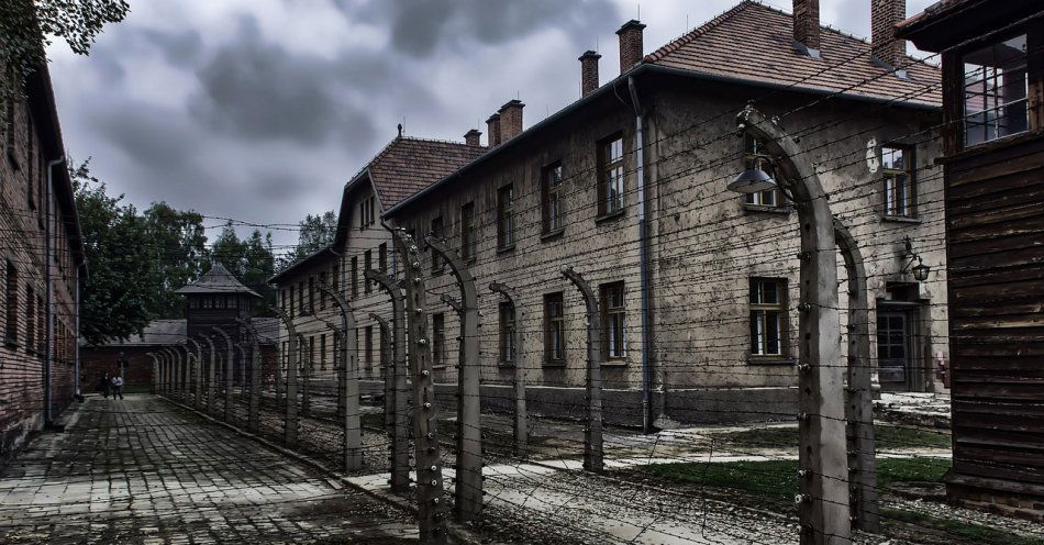 zdjęcie: Muzeum Auschwitz chce wyremontować dach poobozowego bloku / pixabay/3699077