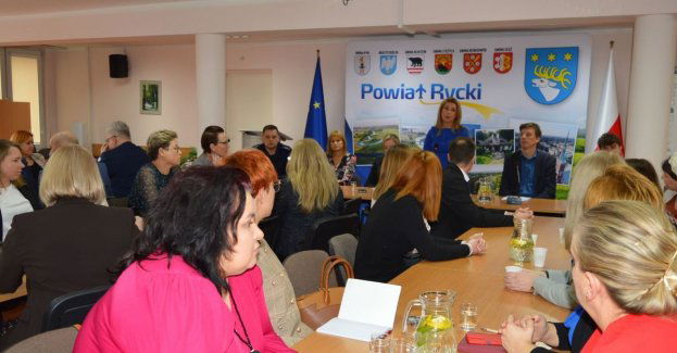 Policjanci ryckiej komendy wzięli udział w Powiatowej Konferencji na temat „Pomoc ofiarom przestępstw”