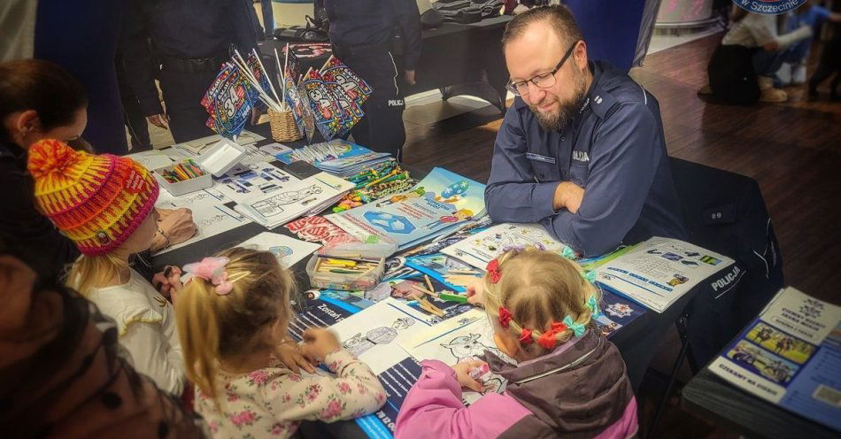 zdjęcie: Szczecińscy policjanci wspierają WOŚP i zebrali ponad 5300 zł / fot. KMP w Szczecinie